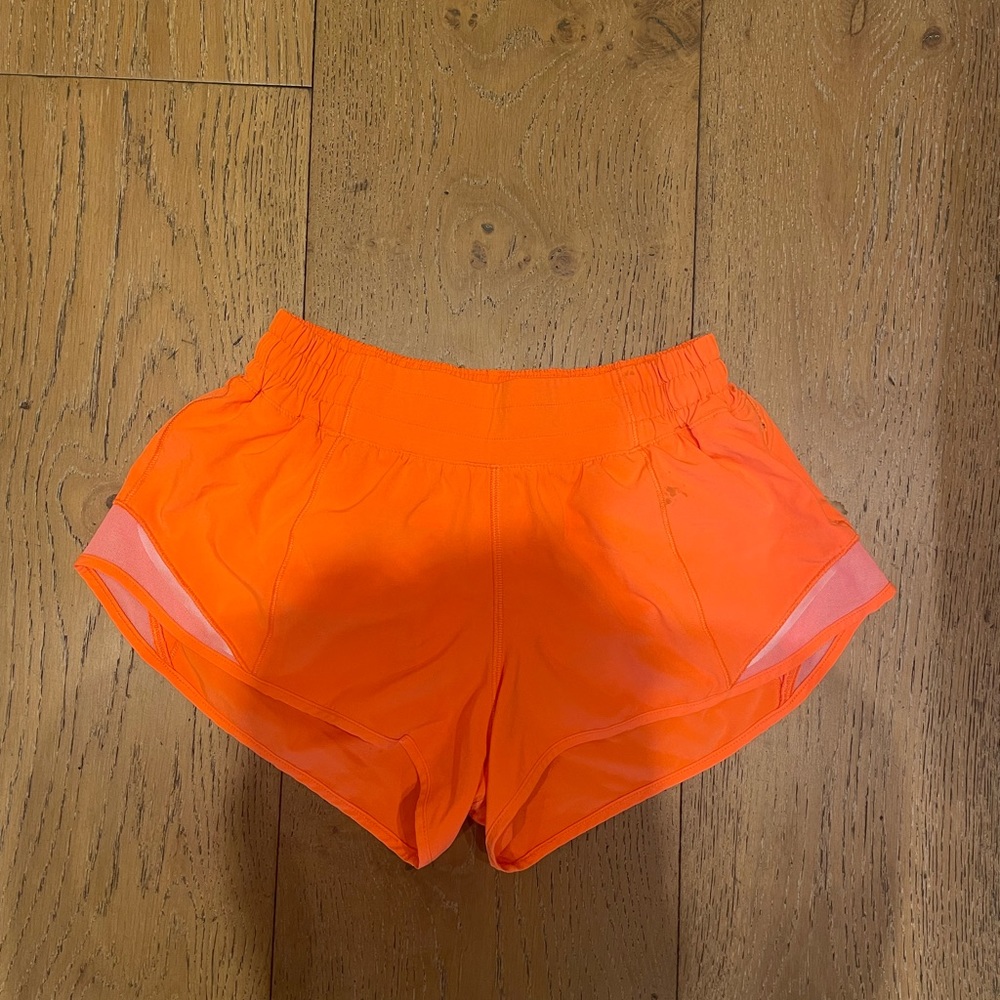 Lululemon Hotty Hot shorts 2.5”